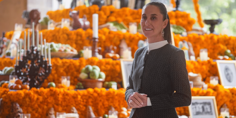 Sheinbaum comparte ofrenda de Día de Muertos en Palacio Nacional