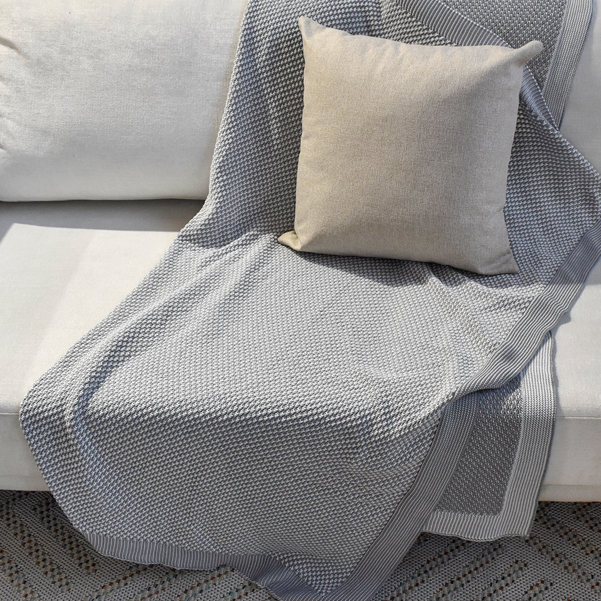 Frazada rosario 1 gris - Image 2