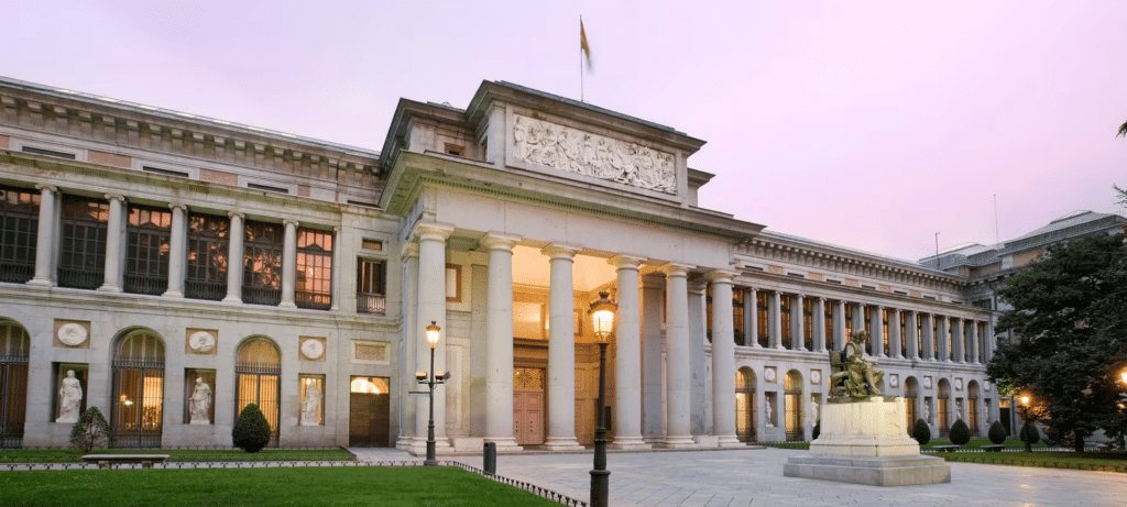 museos del mundo,mejores museos,turismo cultural,Louvre,Museo Británico,MET Nueva York,Hermitage,Museo Nacional de Tokio,Museo del Prado,Galería Uffizi,arte y cultura,viajes culturales,turismo internacional,patrimonio mundial,historia del arte,destinos turísticos.