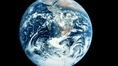 Un estudio reciente de la NASA revela que la Tierra está experimentando un oscurecimiento gradual y una pérdida de simetría hemisférica, afectando la forma en que el planeta refleja la radiación solar.