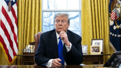 El 2 de diciembre de 2025, Donald Trump declaró que cualquier país que produzca o trafique drogas hacia Estados Unidos “está sujeto a ataques”, indicando que su ofensiva no se limita ya a lanchas navegando en el Caribe, sino que puede extenderse a territorios extranjeros.