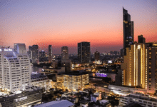 Desde los templos dorados hasta experiencias digitales de última generación, Tailandia cautiva tanto al viajero romántico como al amante de la tecnología.