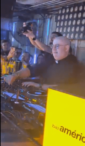 padre,viral,12 de diciembre,Padre Guilherme Peixoto,remix La Guadalupana,sacerdote DJ viral,techno católico,Virgen de Guadalupe techno,Bar Américas Monterrey,música electrónica religiosa,cura DJ Portugal,viral TikTok iglesia.