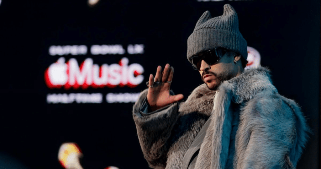 Bad Bunny,Super Bowl LX,negocios de la música,efecto post show,industria musical global,Apple Music,Spotify,economía digital,streaming musical,mercado latino