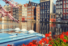 Ámsterdam seduce con sus icónicos canales, bicicletas, arquitectura del siglo XVII y una oferta cultural encabezada por el Museo Van Gogh y la Casa de Ana Frank.