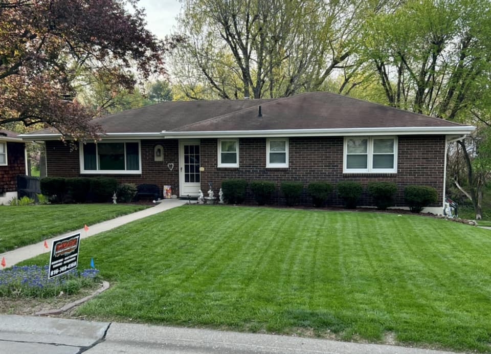 Should your roof be lighter or darker than house near Saint Joseph Missouri?