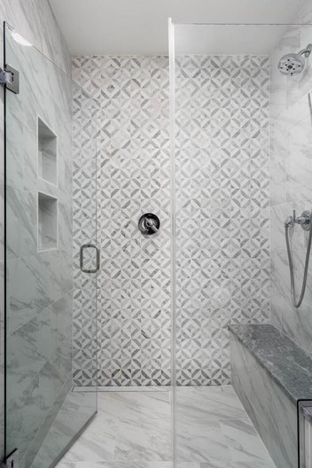 Gray and white tile pattern in shower