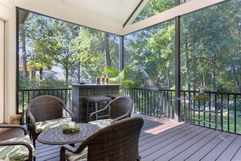 Screened porch with table and chairs