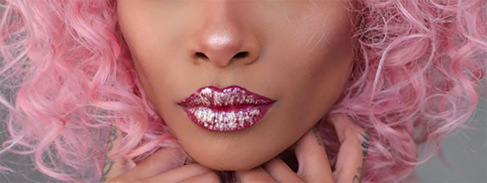 tale Uluru ordlyd Yes, You Can Wear Glitter Lips— Here's How. Yes, You Can Wear Glitter Lips—  Here's How.