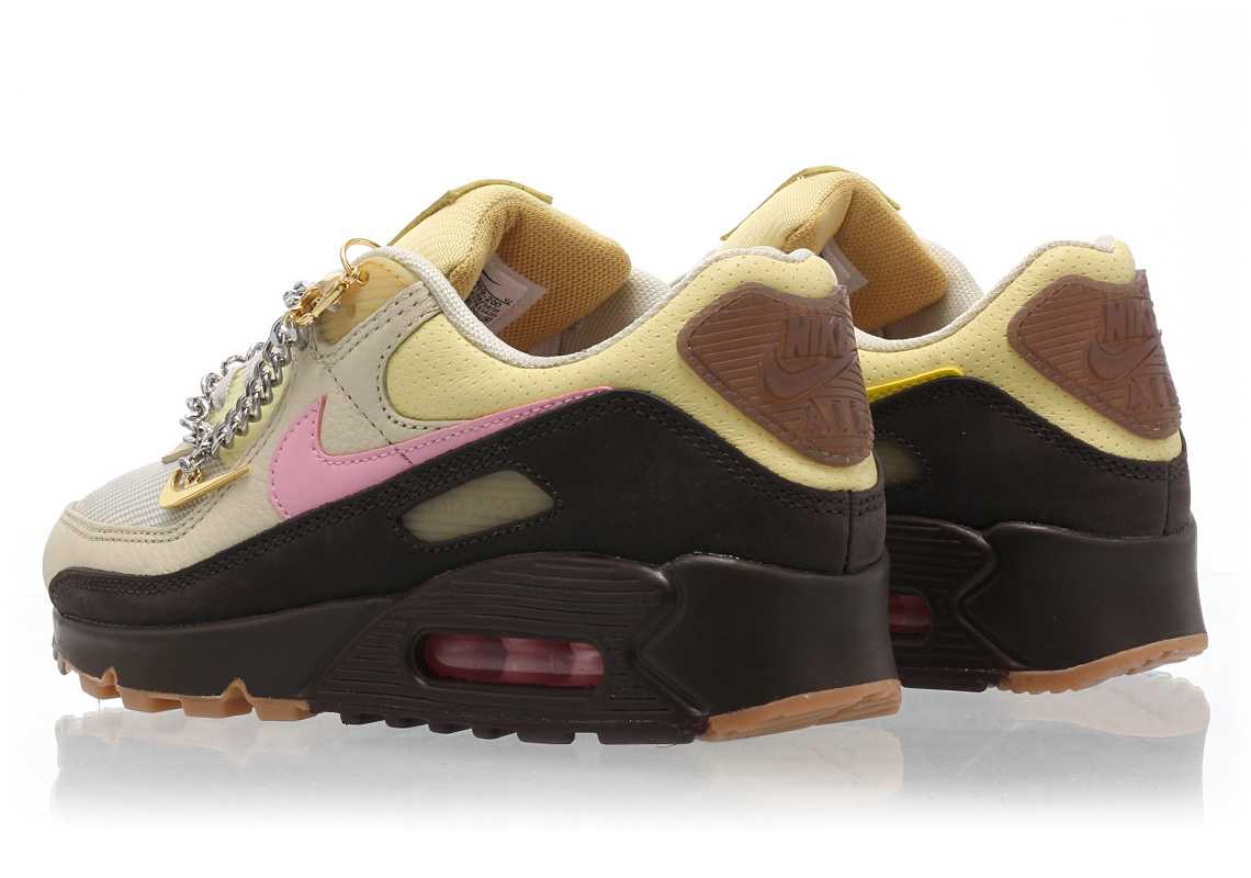 Nike Gives A Luxurious Touch To Its Velvet Pink Air Max 90 By Adding A Cuban Link Hangtag Bracelet