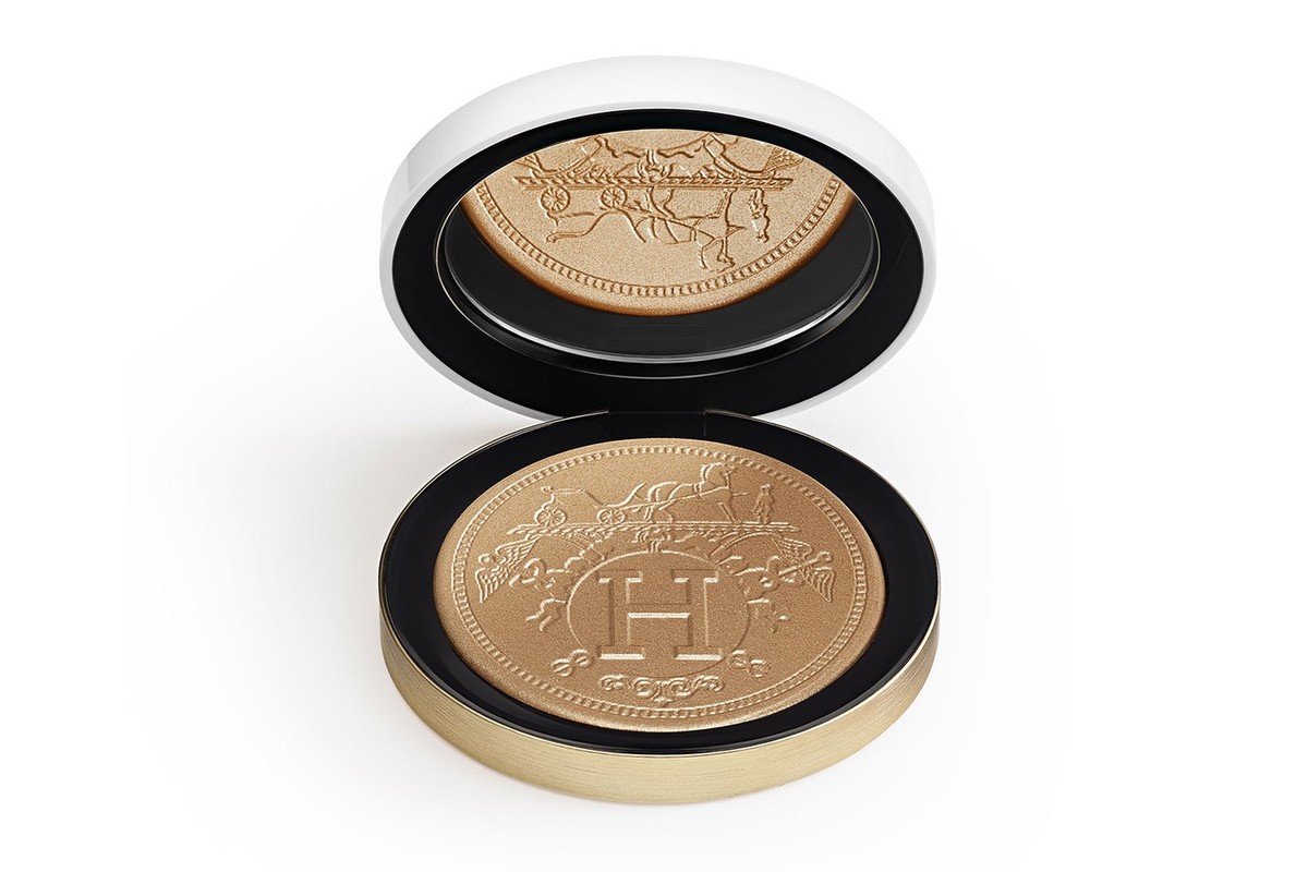 Live In Luxe Thanks To The New Hermès Illuminating Powder