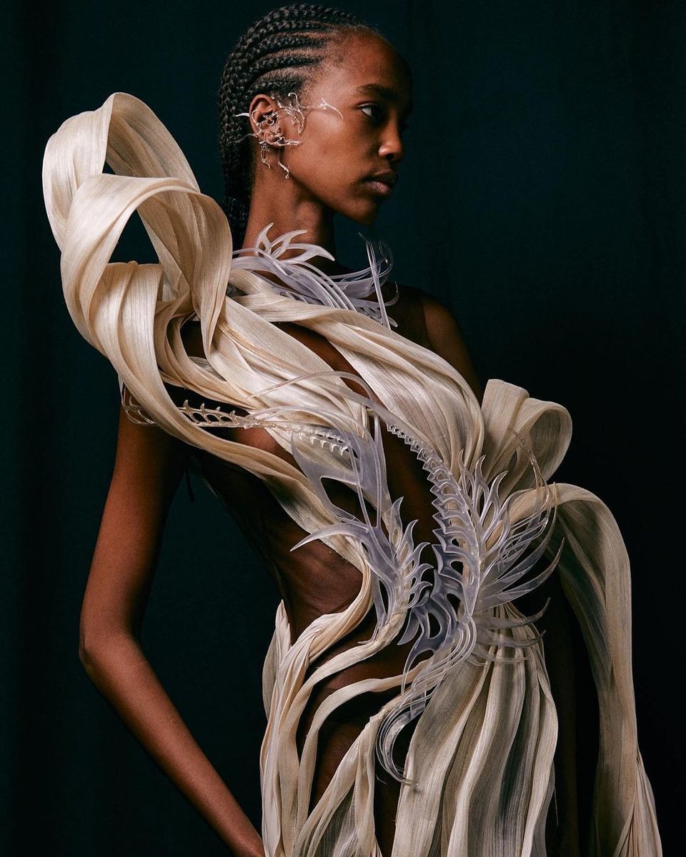  Iris Van Herpen Turns To Greek Mythology For Her AW22 Couture Collection 