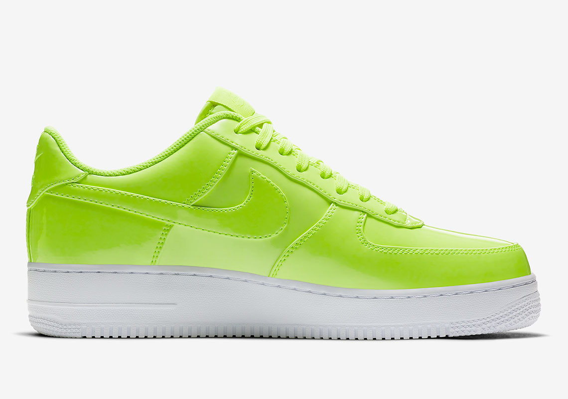 Burgerschap Een zin Opheldering Dazzle From The Ground Up In These Neon Nike Air Force 1 Lows Dazzle From  The Ground Up In These Neon Nike Air Force 1 Lows