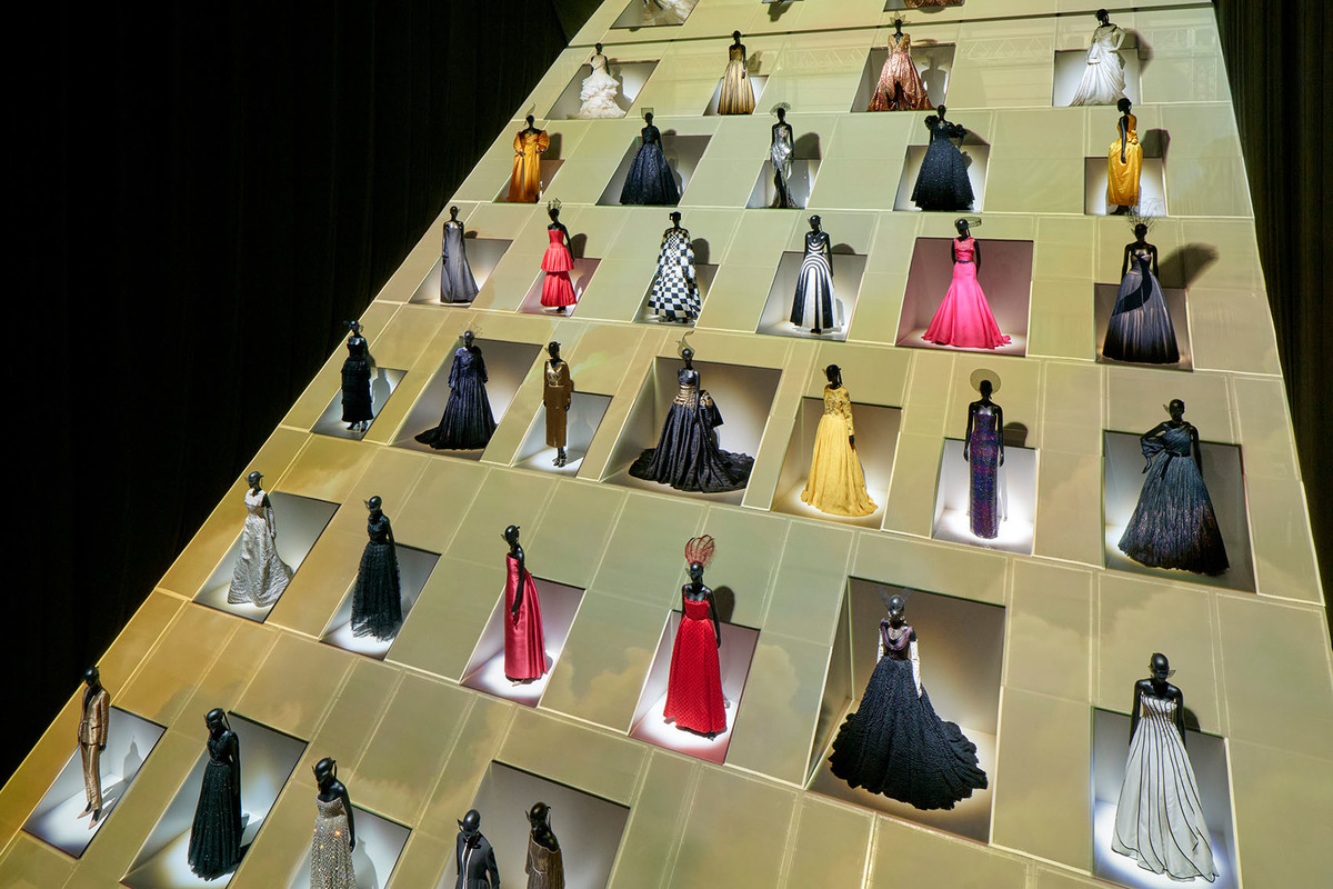 Christian Dior: Designer of Dreams Arrives in Tokyo