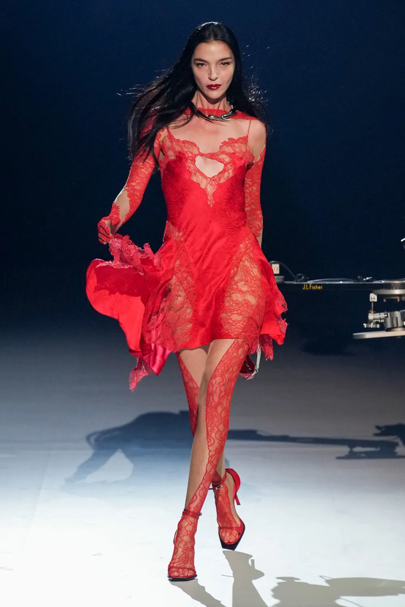 Mugler’s FW23 Runway Return Gave Serious Attitude