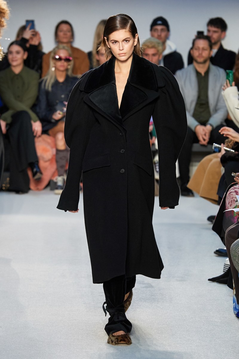 JW Anderson Brings Drama In Volumes In His FW20 Show