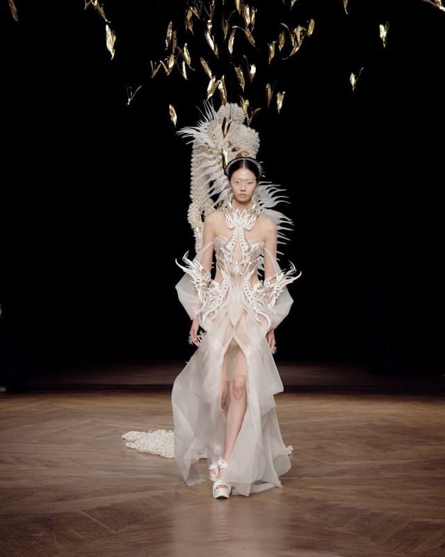  Iris Van Herpen Turns To Greek Mythology For Her AW22 Couture Collection 