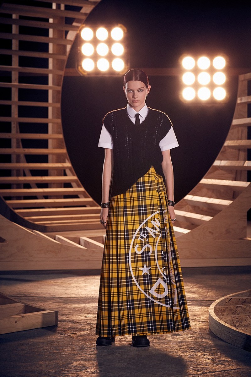 Dior's Pre-Fall 2022 Collection Is A Celebration Of Women