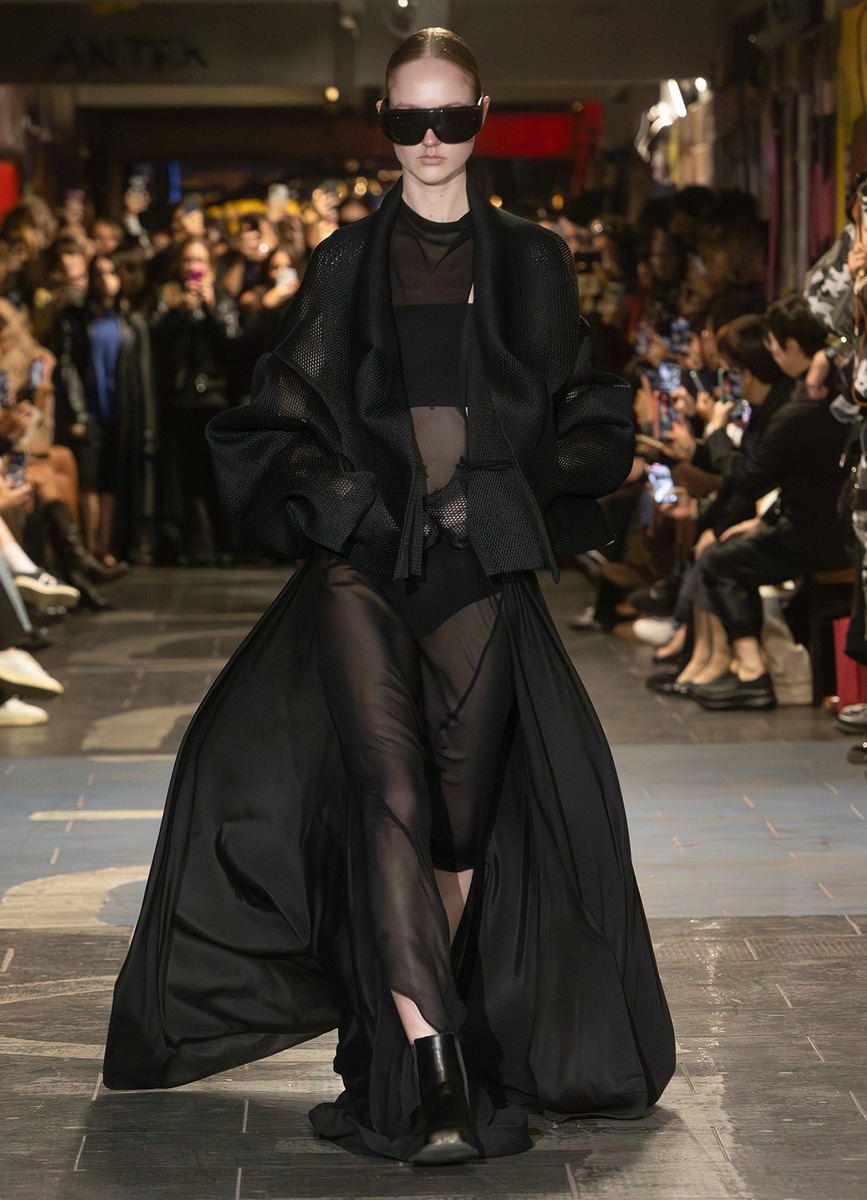 DAVii SS26: Organic Shapes, Futuristic Dreams