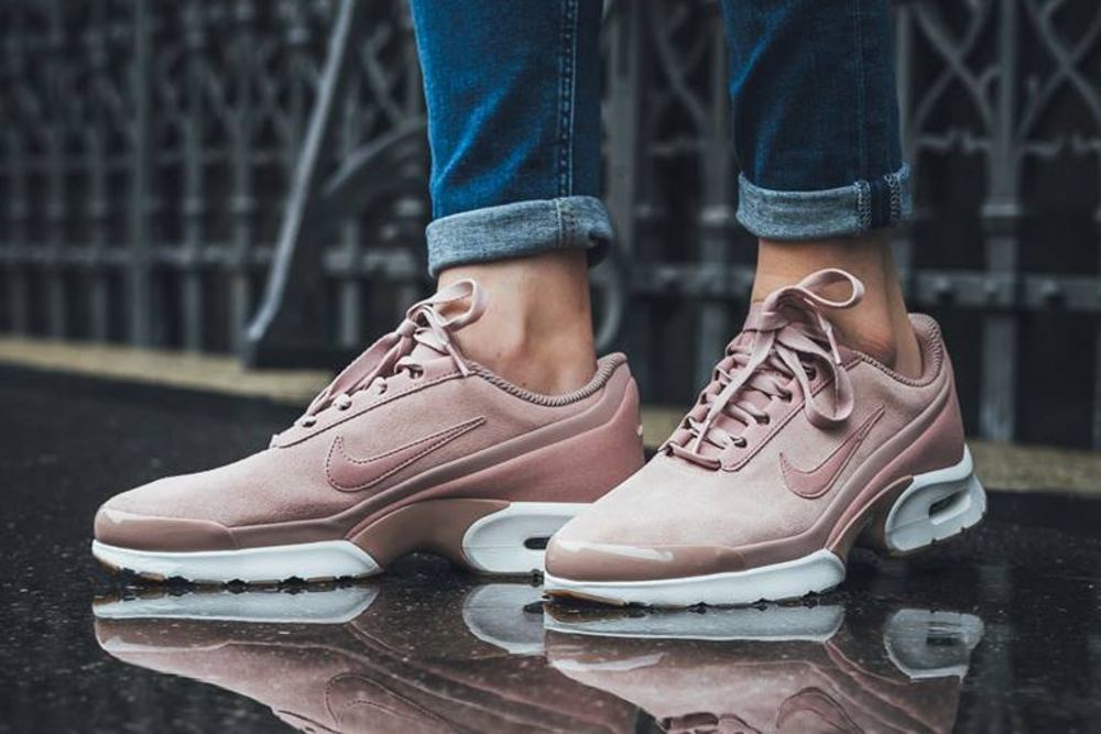 The “Particle Pink” Nike Air Max Jewell Is Your Dusky Fall Fix