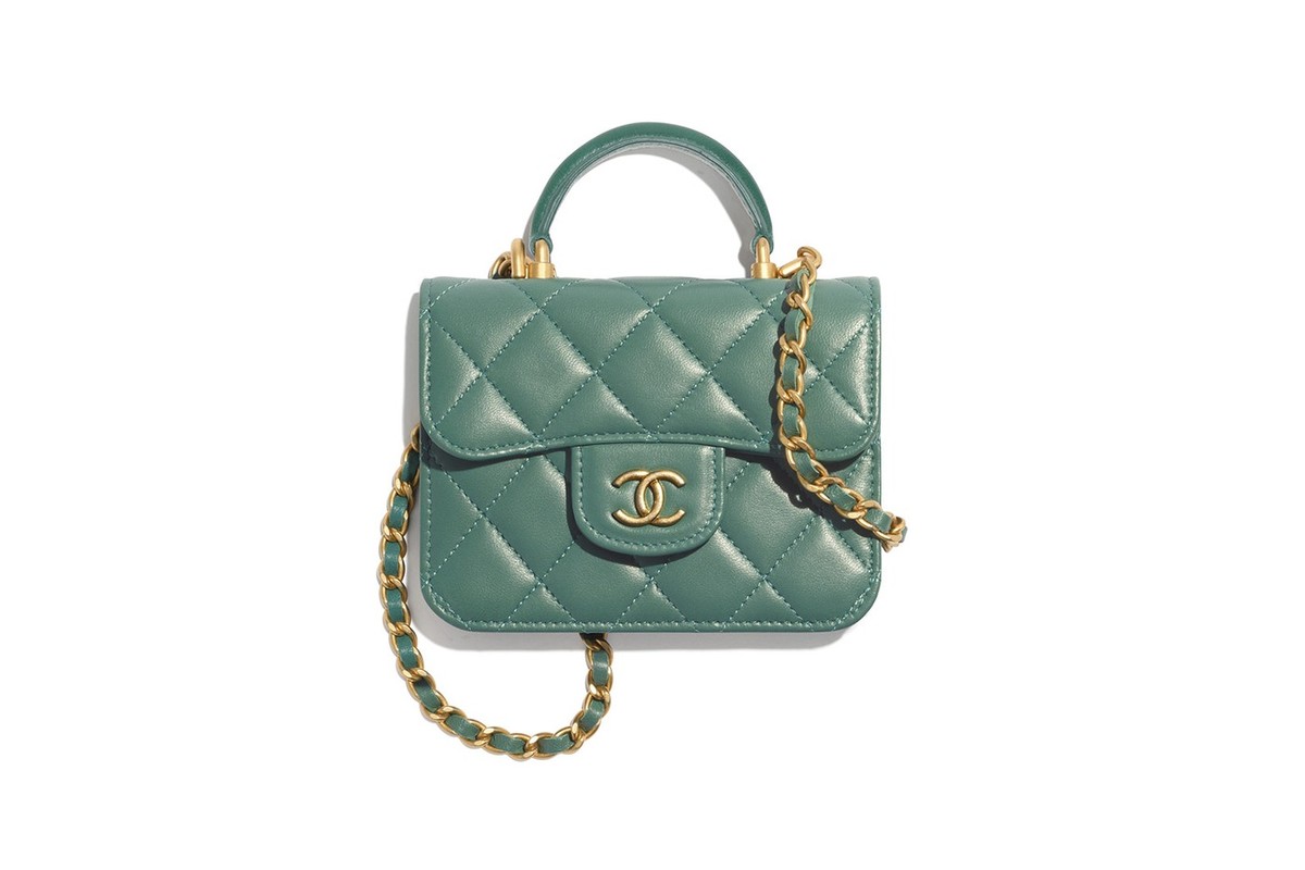 Street Chic New York Fashion Week Accessories  Chanel bag Fashion  handbags Bags