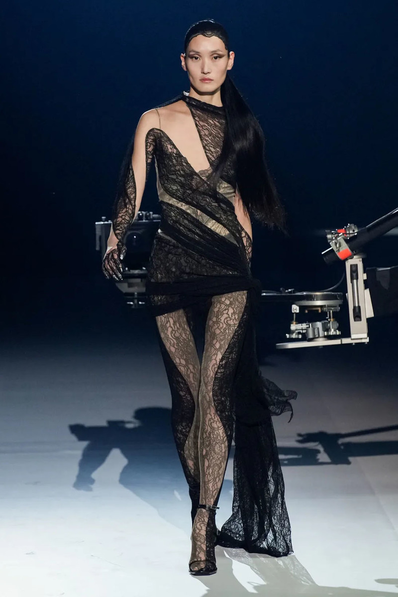 Mugler’s FW23 Runway Return Gave Serious Attitude