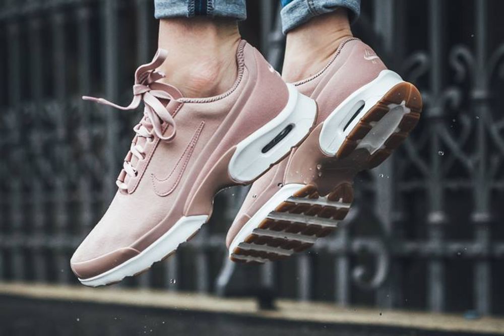 The “Particle Pink” Nike Air Max Jewell Is Your Dusky Fall Fix
