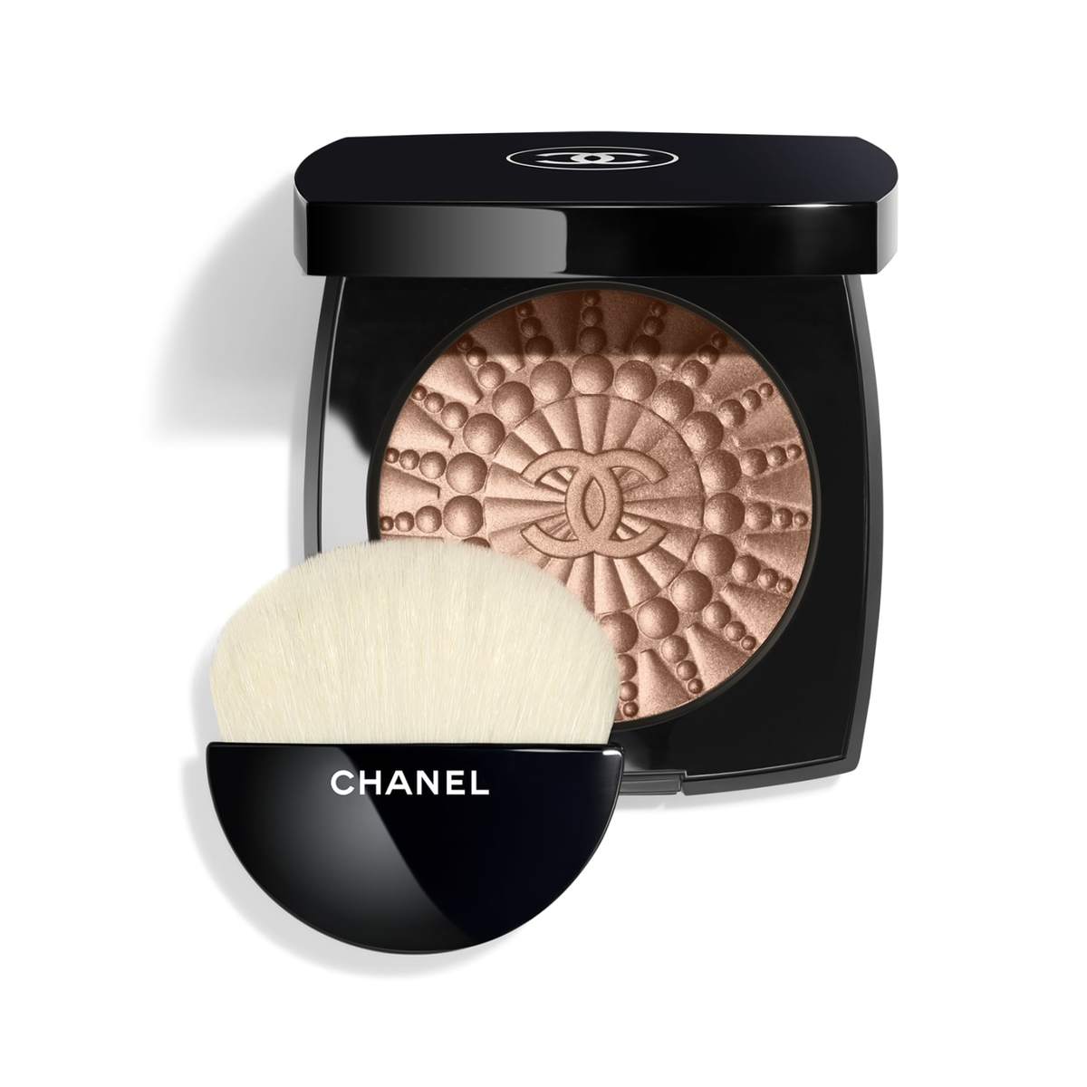 Chanel Beauty Releases 'Le Blanc' Makeup Collection