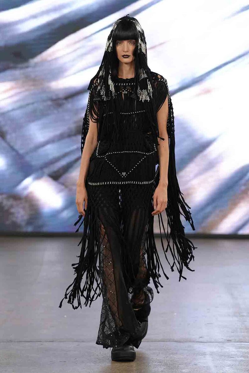 MTG Unveils Fujian "Fisher Women's Culture" Collection at London Fashion Week