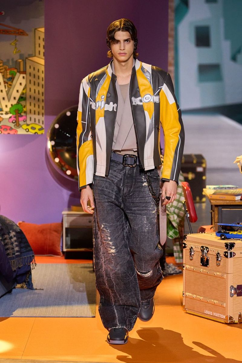 Brazilian Singer Rosalía Opens Louis Vuitton's Fall 2023 Show, And It Is One To Remember 