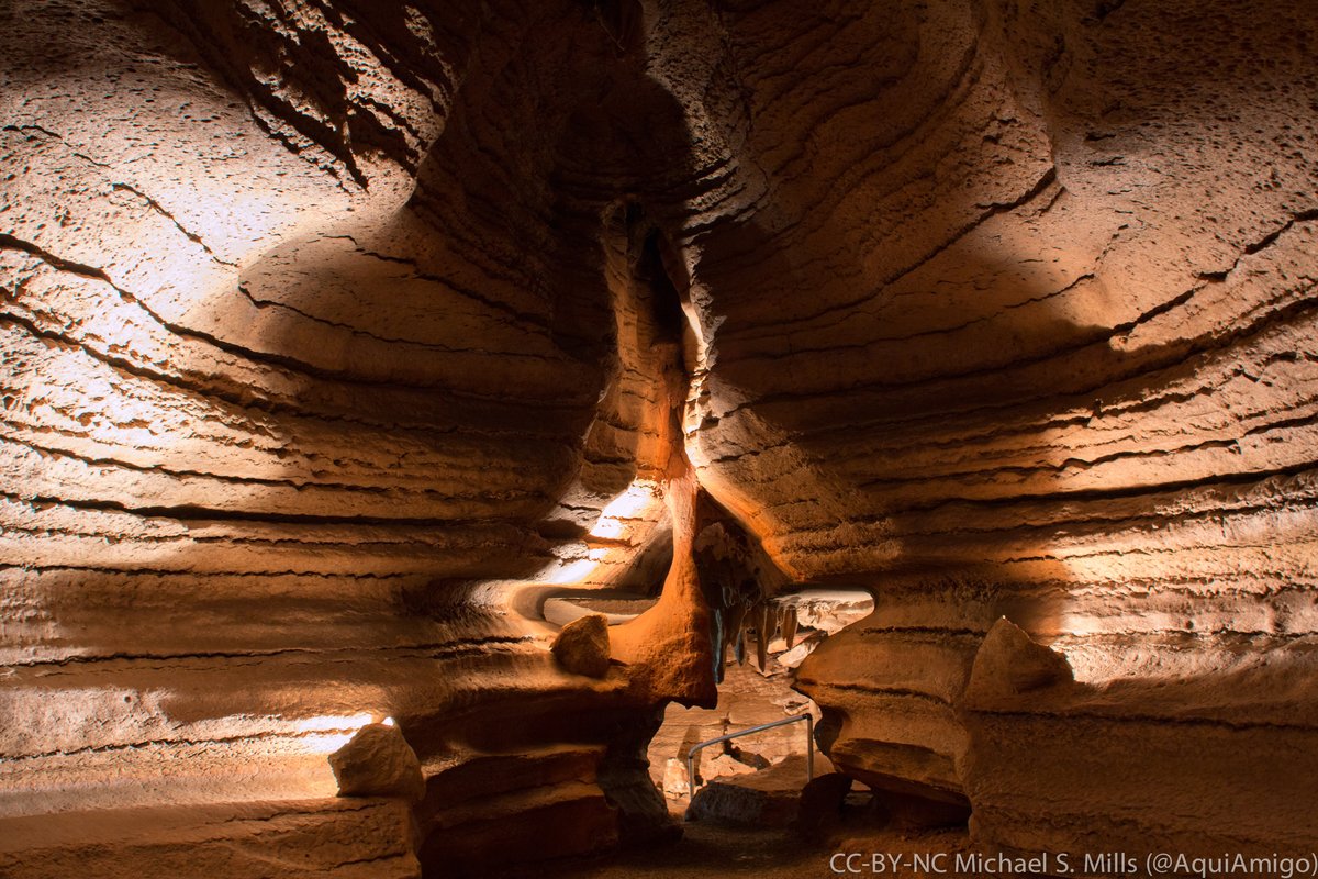 Bluff Dweller's Cave