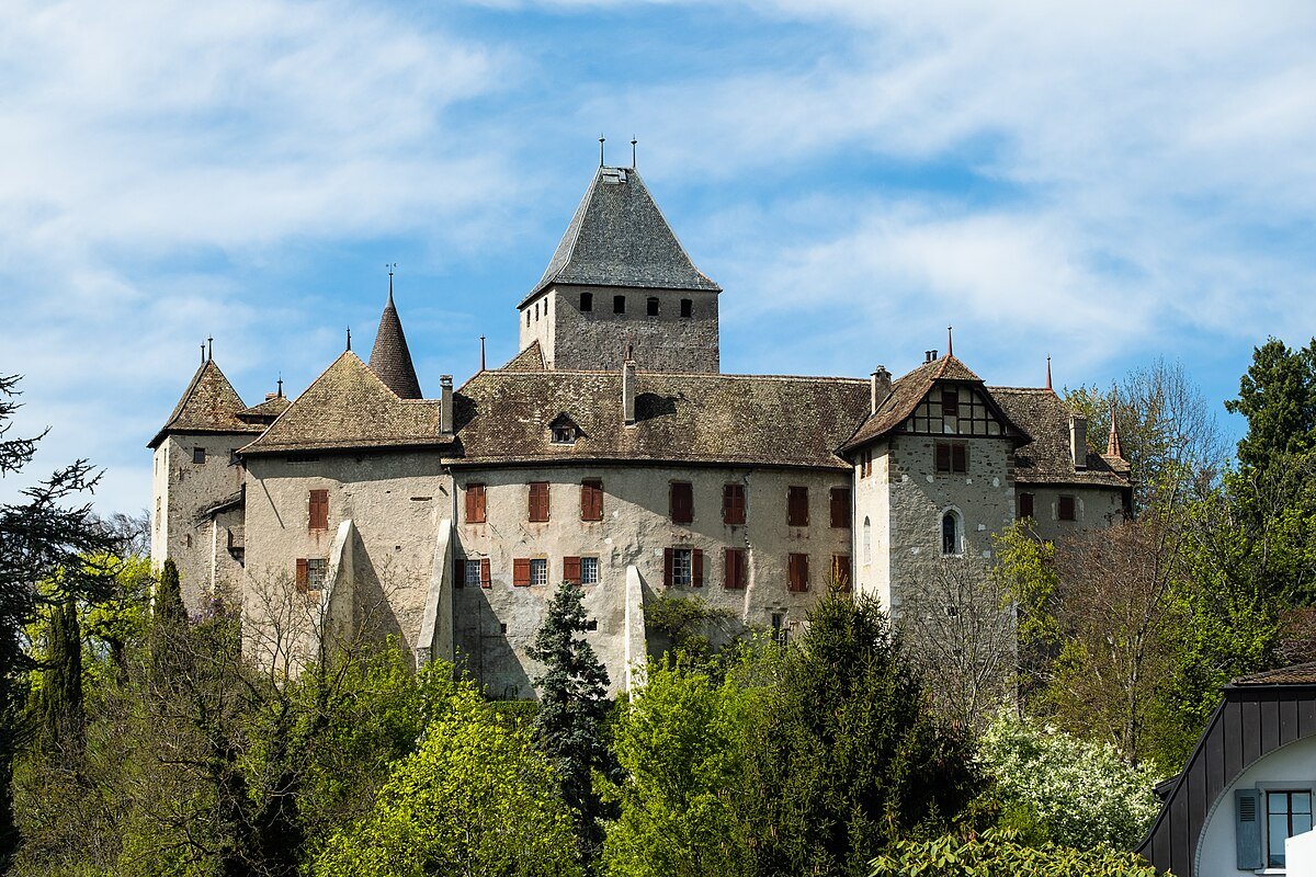 Blonay Castle with farmhouse and water well