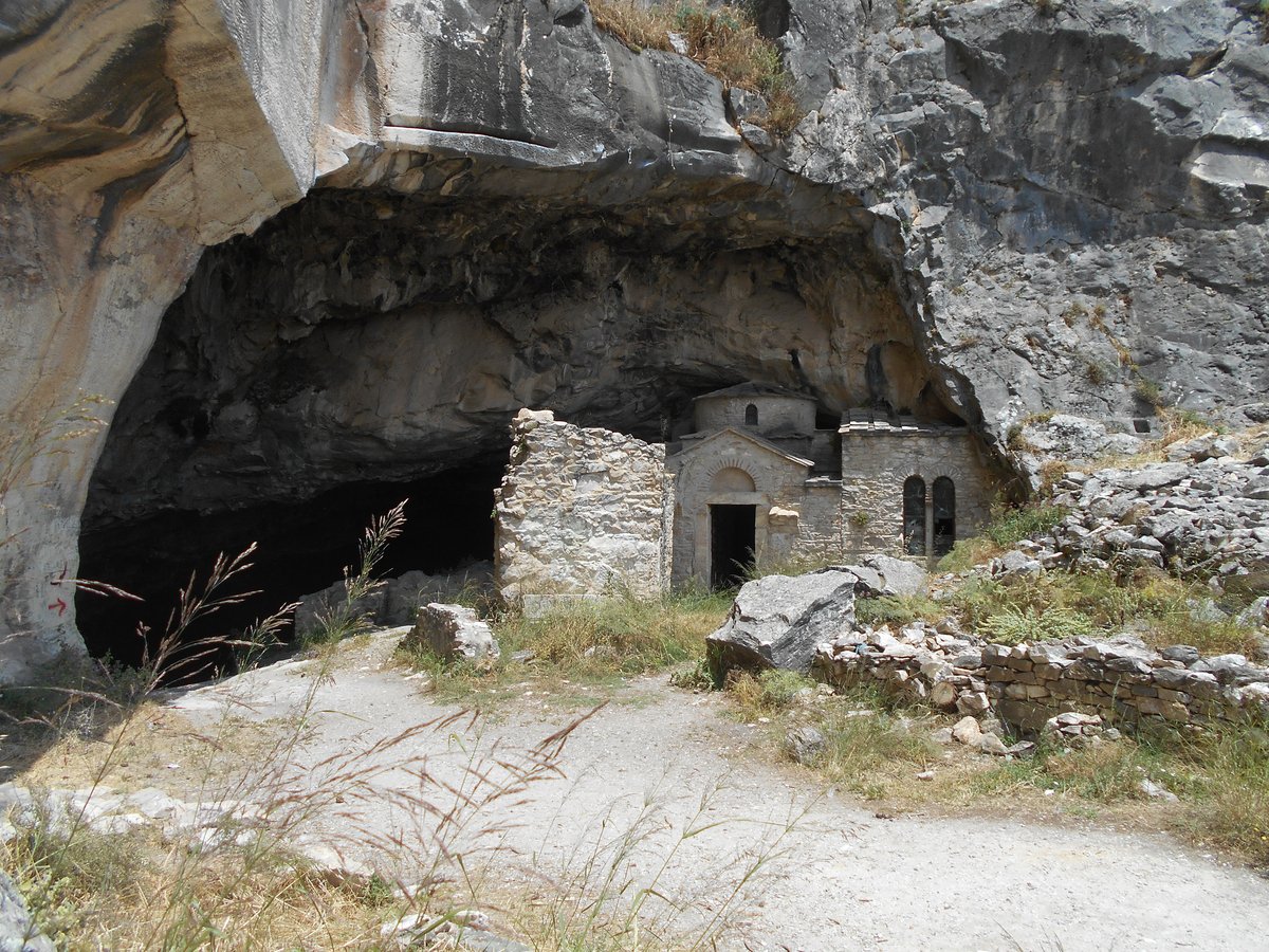 Davelis Cave