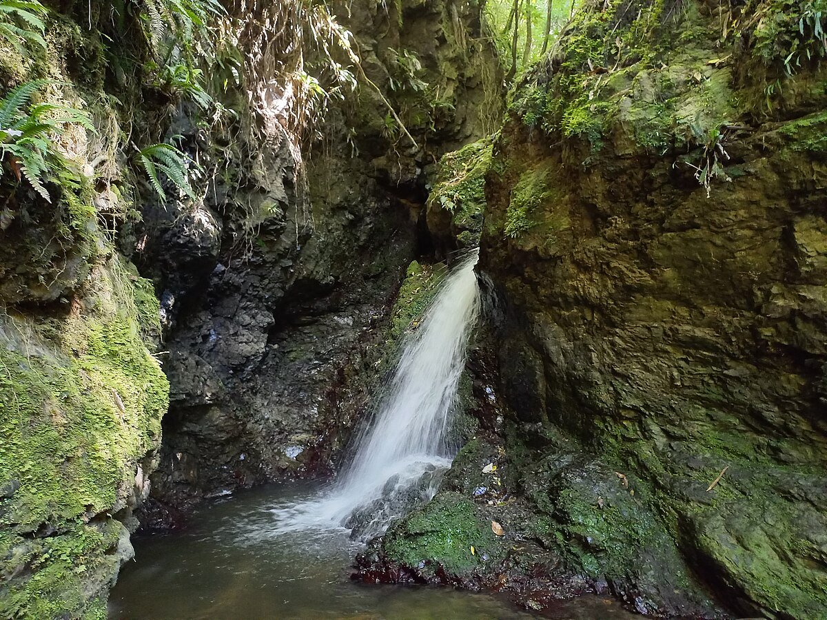 Dry Creek Waterfall