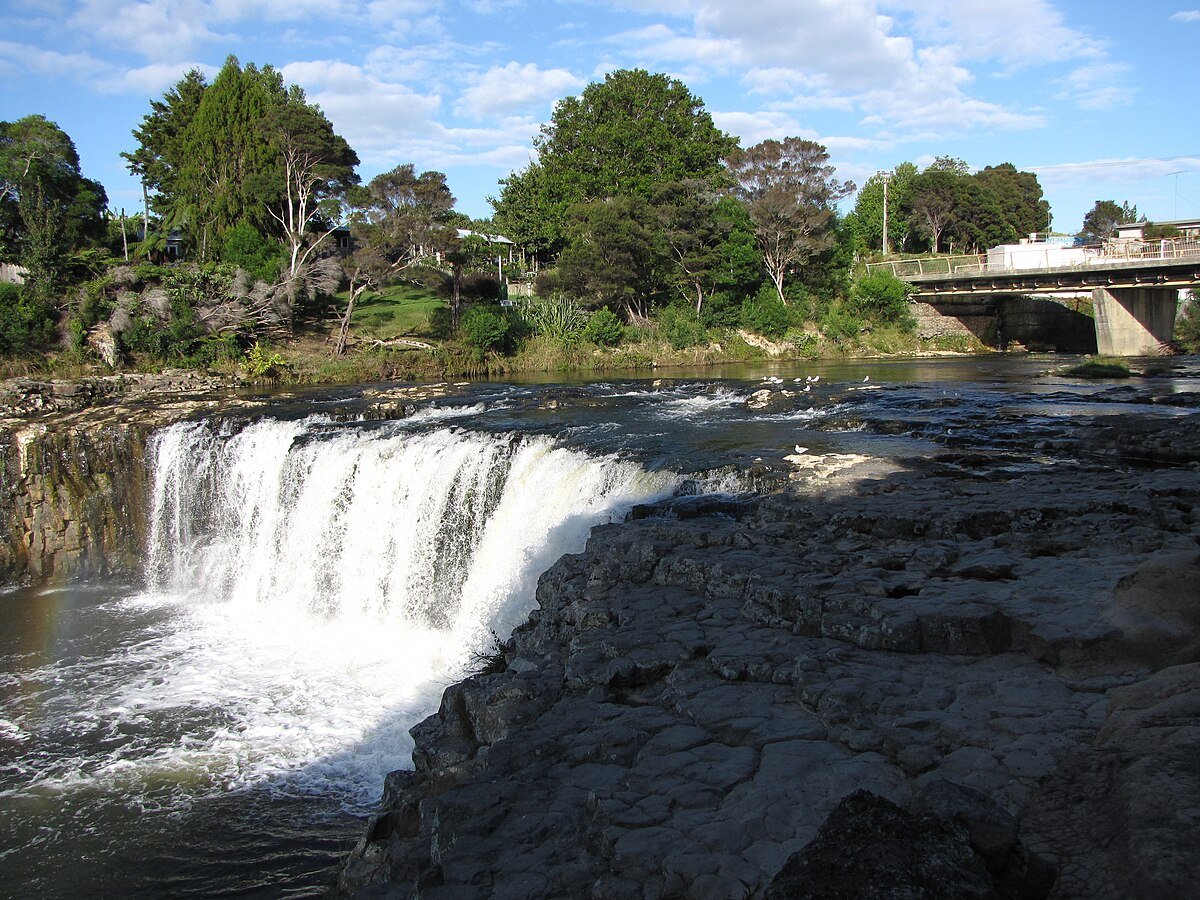 Haruru Falls