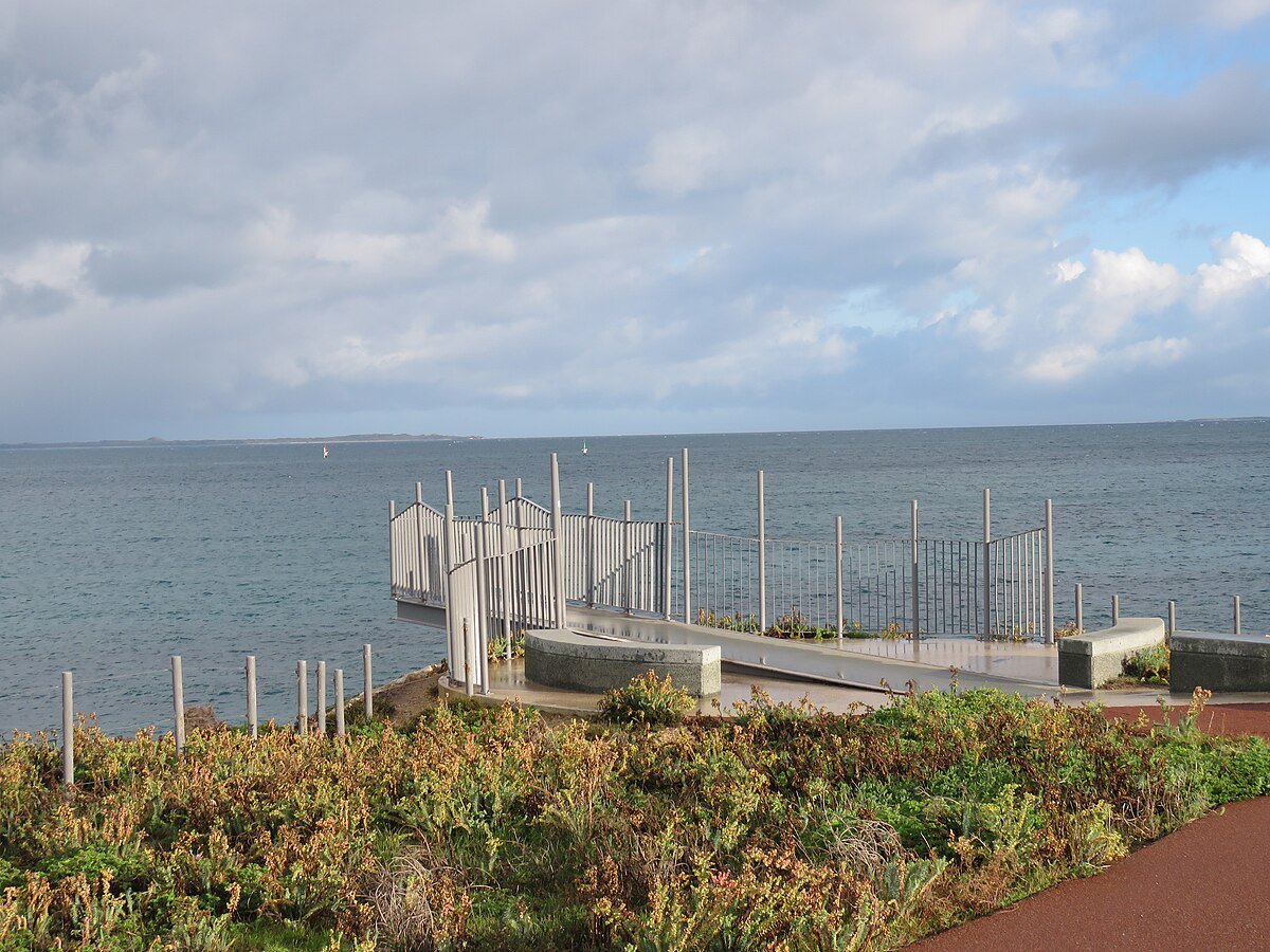 Henderson Cliffs lookout