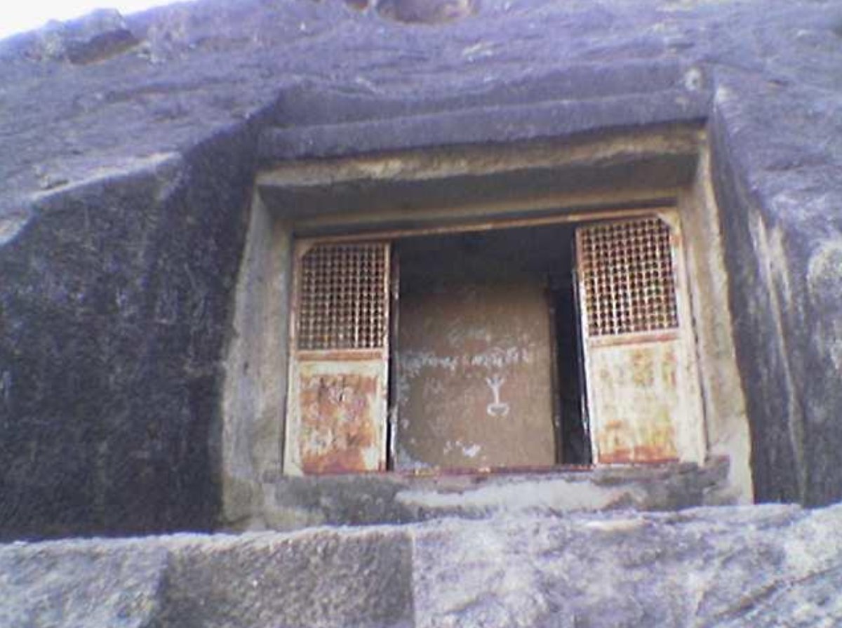 Kadia Dungar caves