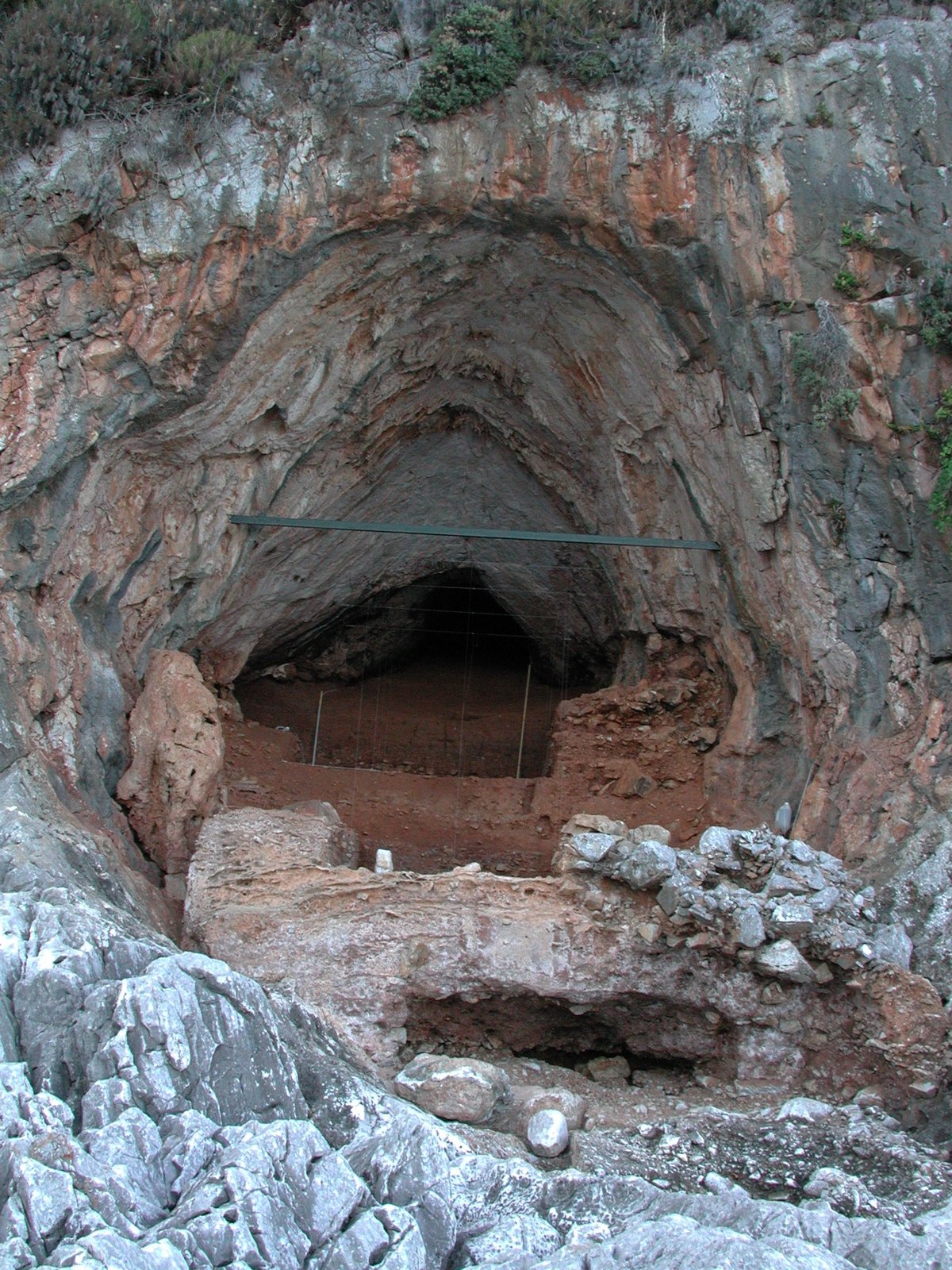 Kalamakia Cave