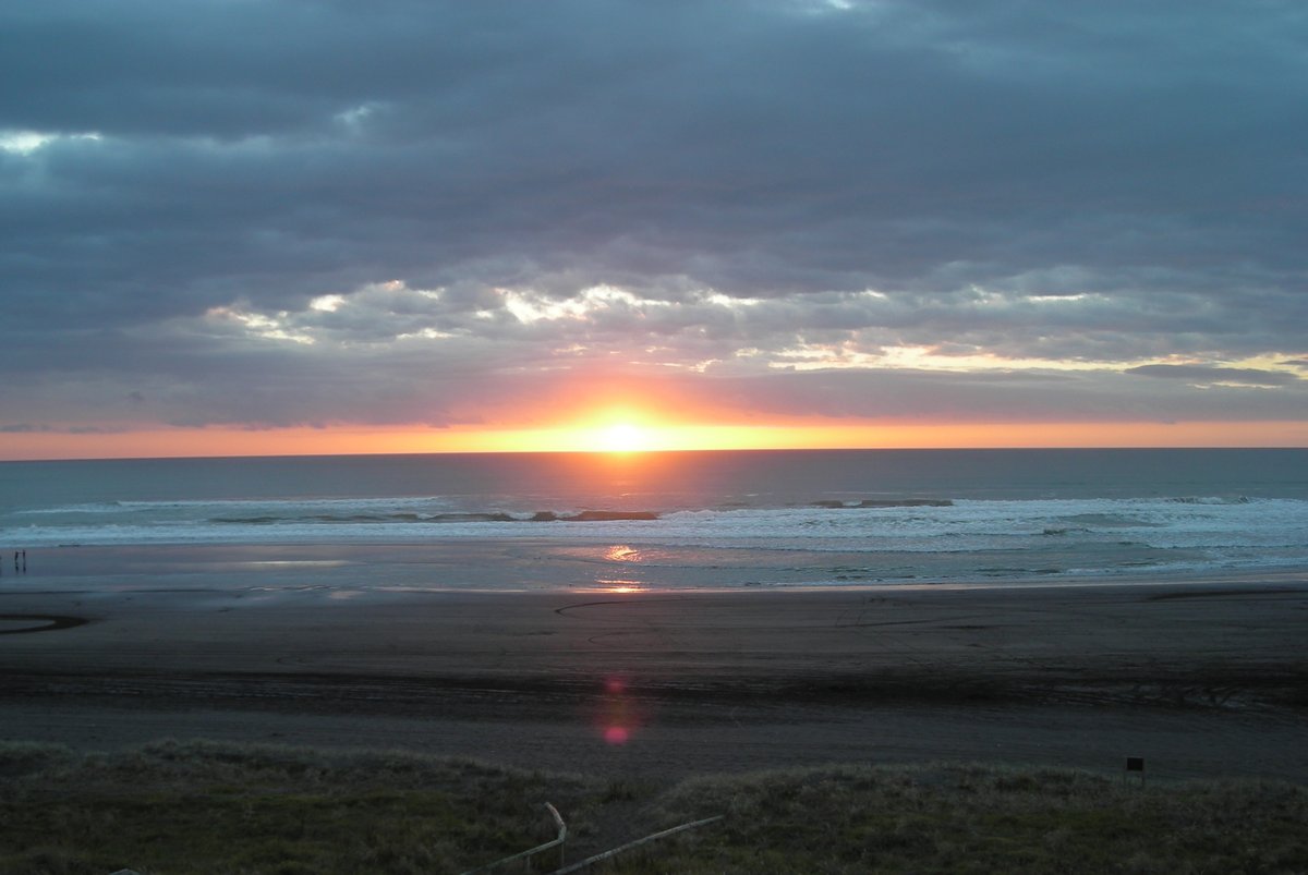Karioitahi Beach