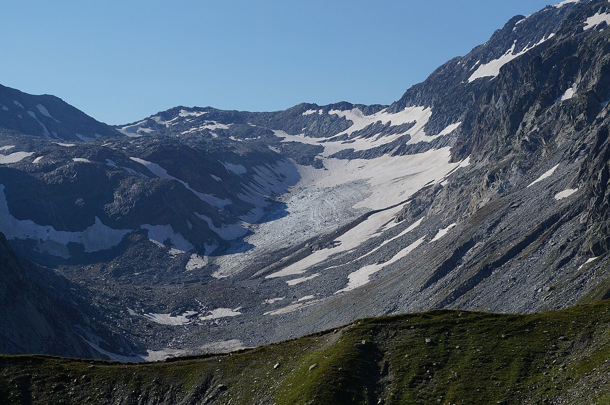 Lavaz glacier