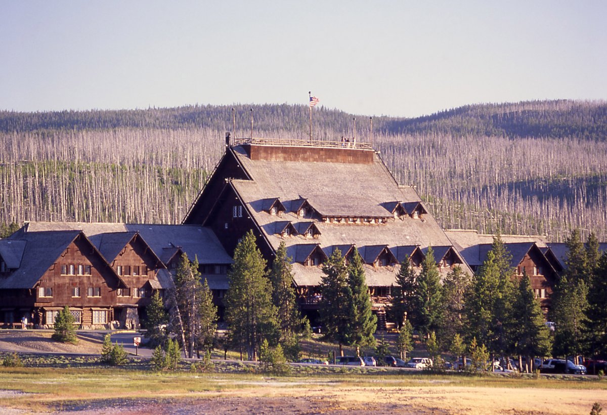 Old Faithful Geyser of California