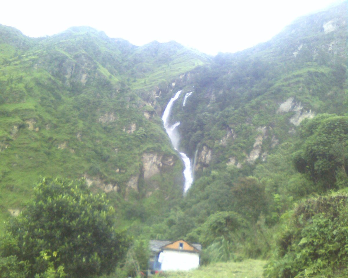 Pokali waterfall