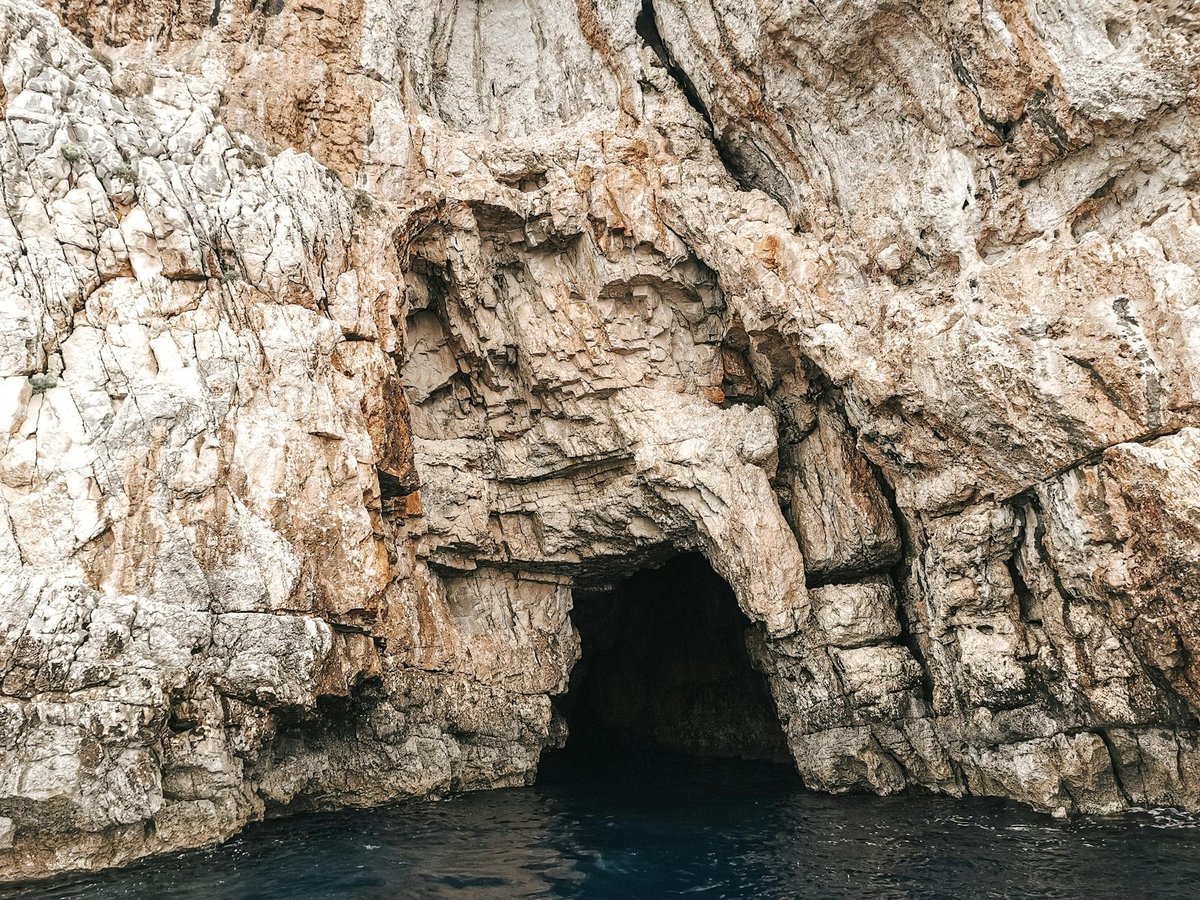 Alepotrypa cave