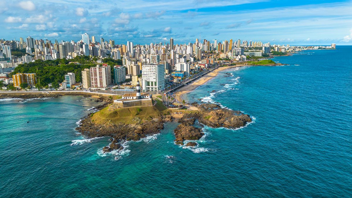 Farol da Barra Beach