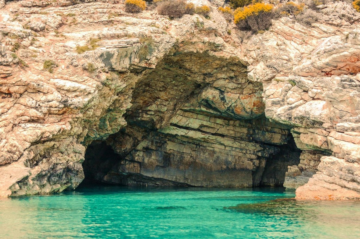 Almopia Cave Park