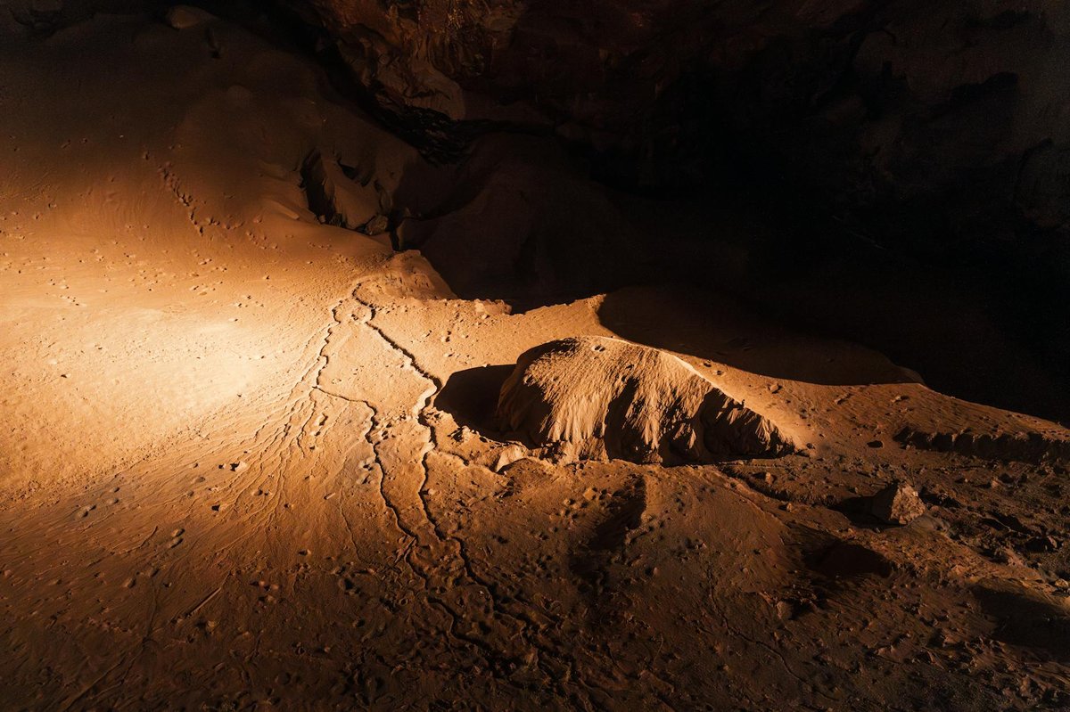 Dark's Cave