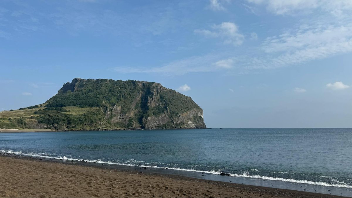 Jungmun sackdal beach