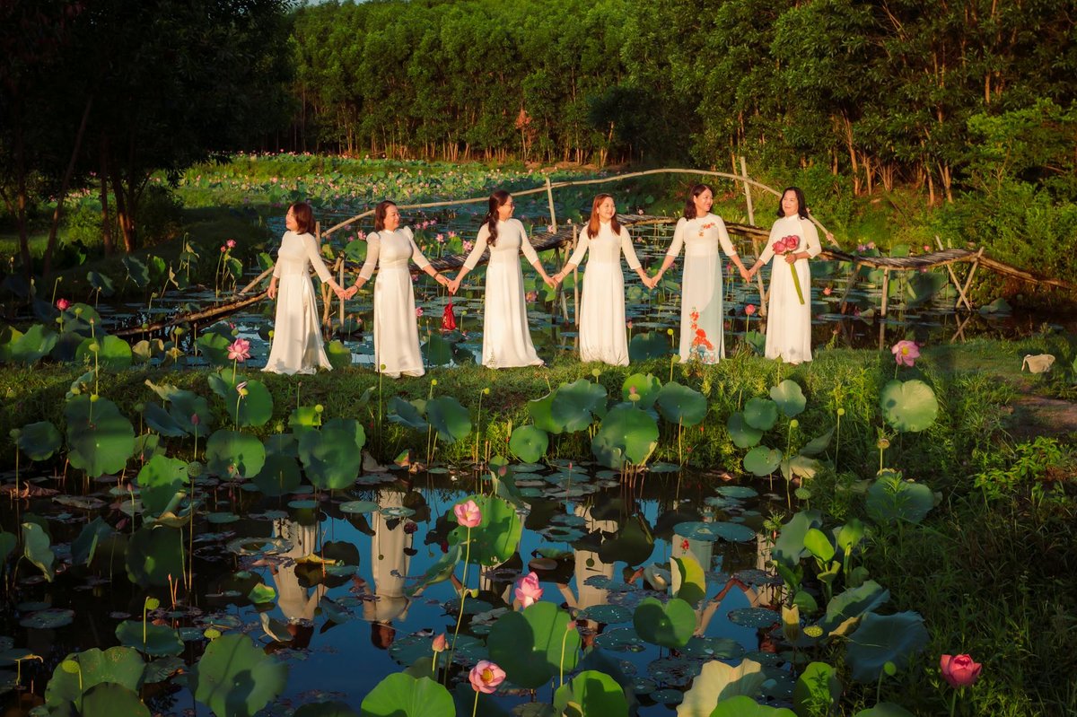 Trúc Bạch Lake