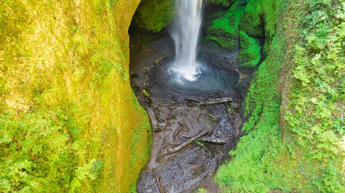 Apoquindo Waterfall