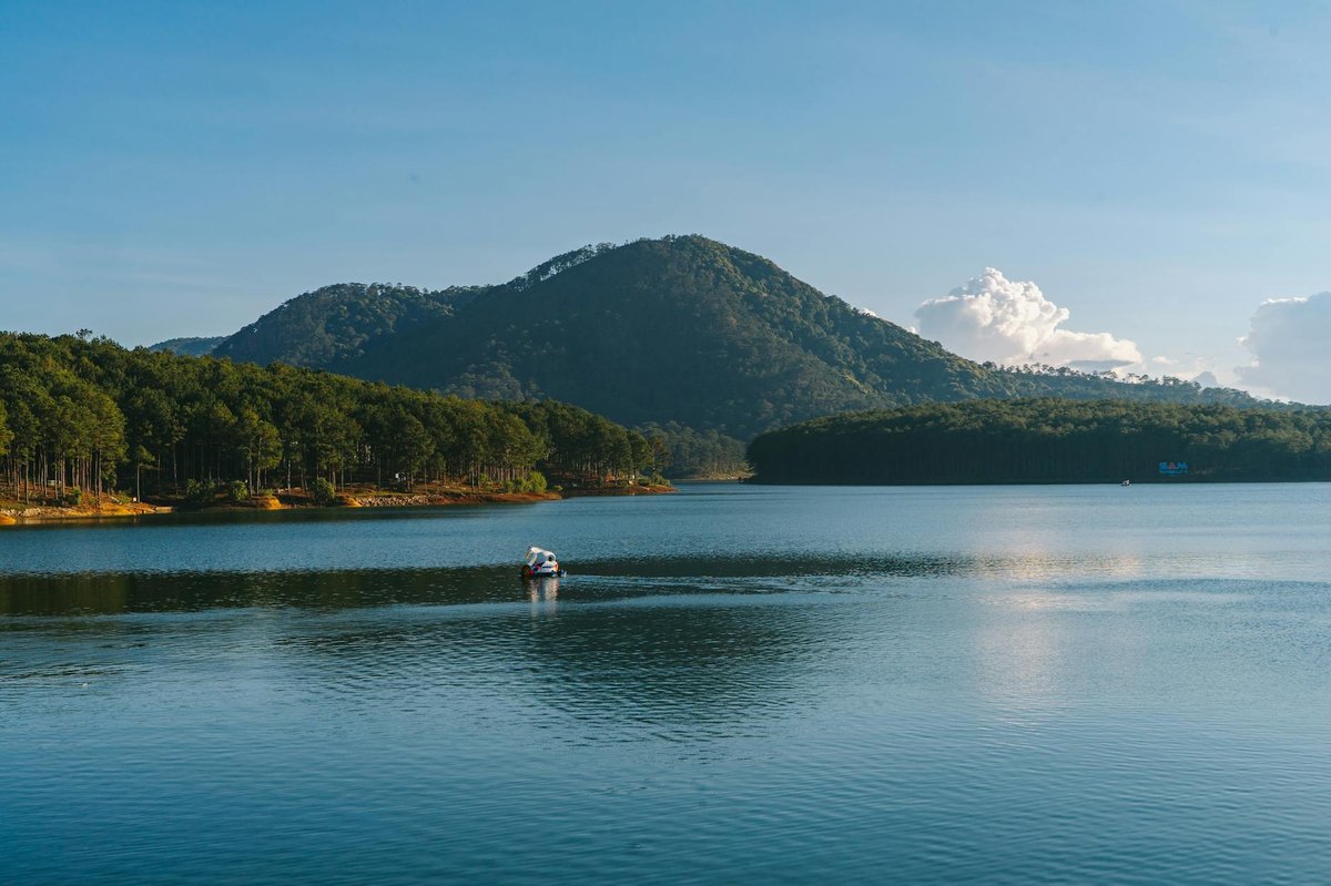 Tuyền Lâm Lake